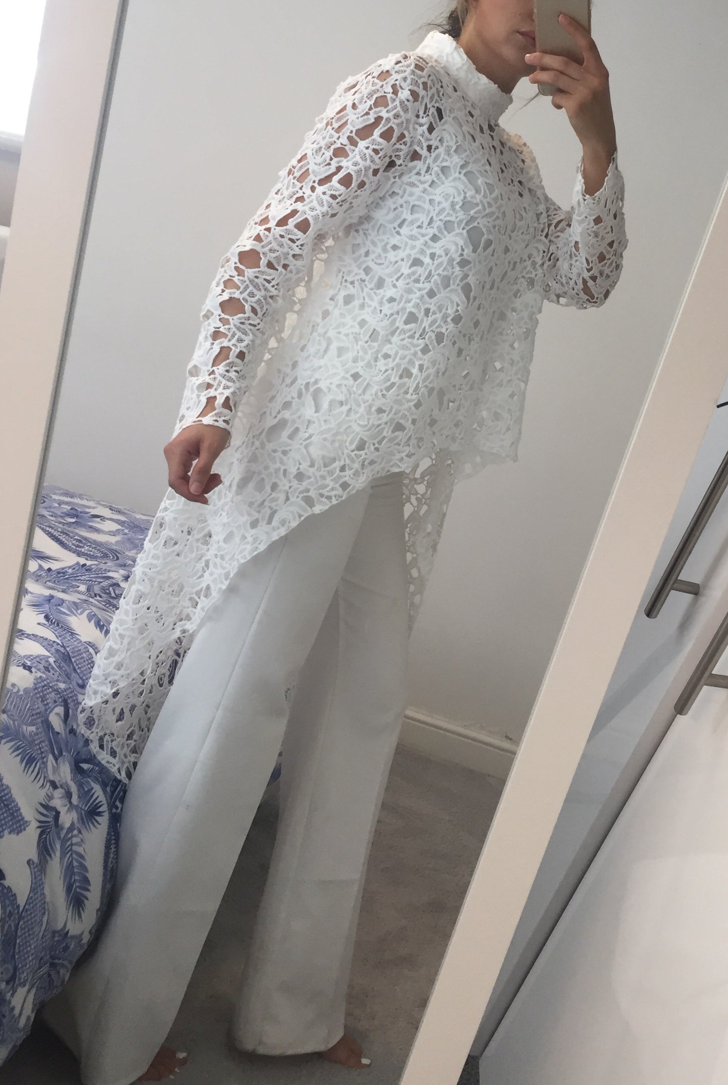 LEILA WHITE LACE HIGH LOW TOP