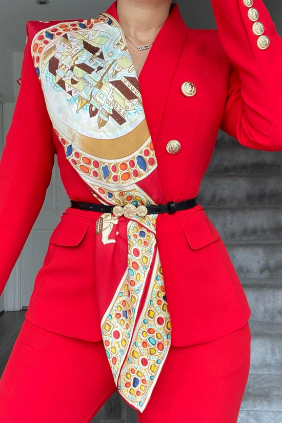 FOULARD ROUGE EN SOIE IMPRIMÉ BAROQUE AVEC DÉTAILS DORÉS