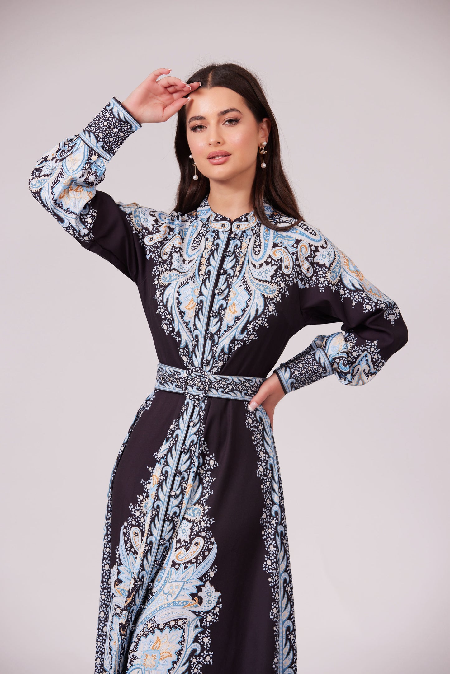 ROBE MAXI / KIMONO IMPRIMÉ CEINTURE EN PORCELAINE BLEU FONCÉ