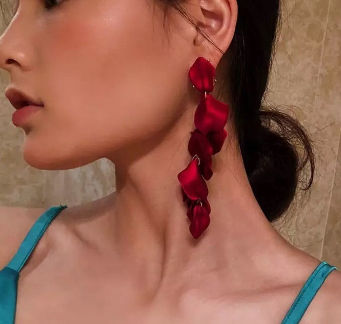 Load image into Gallery viewer, RUBIS LONG ROUND DROP EARRINGS
